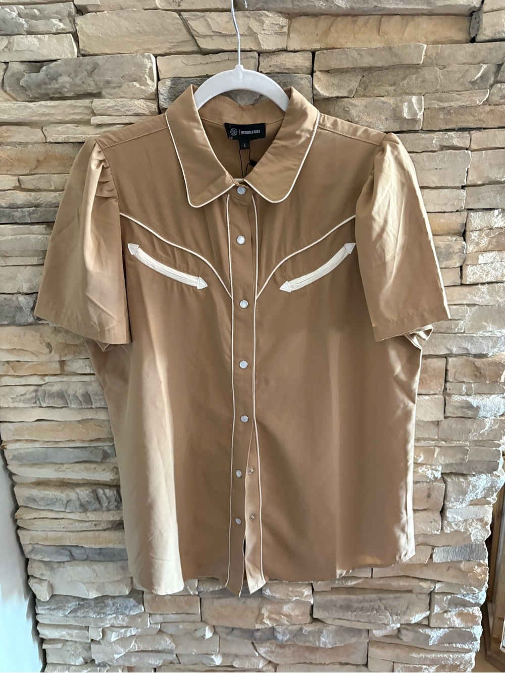NWT, Women's Tan/Khaki Pearl Snap Western-Style Blouse with White Piping Sz L
